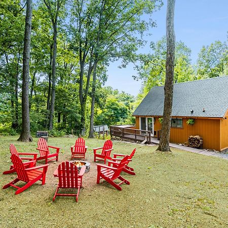 Quaint Loft Cabin W Hot Tub, Firepit, Deck & Grill Hedgesville Luaran gambar