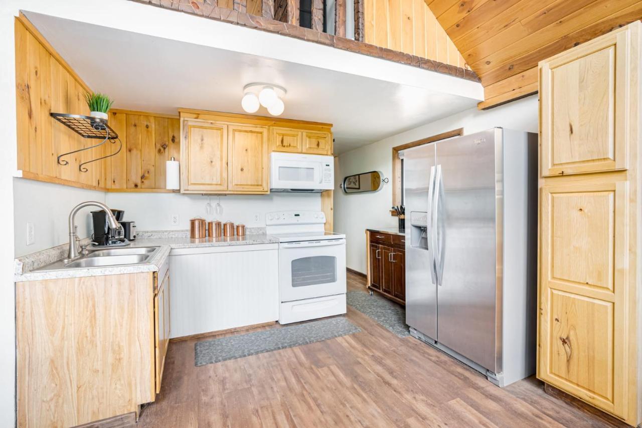 Quaint Loft Cabin W Hot Tub, Firepit, Deck & Grill Hedgesville Luaran gambar