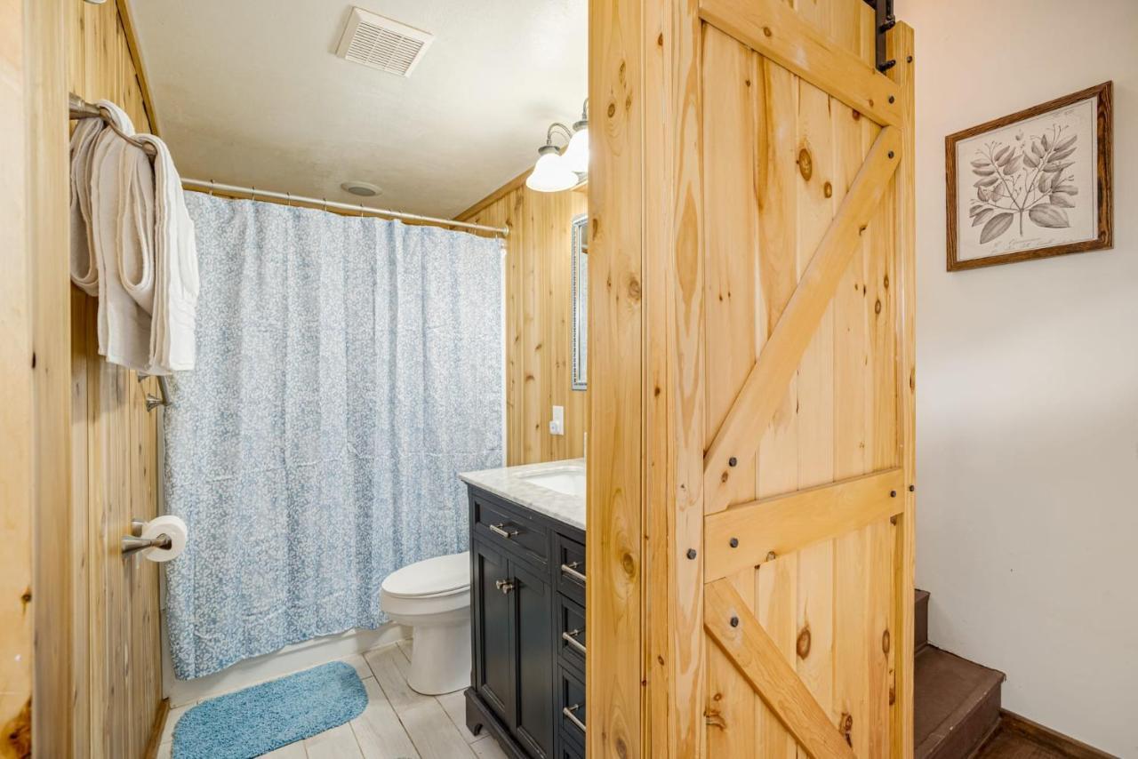Quaint Loft Cabin W Hot Tub, Firepit, Deck & Grill Hedgesville Luaran gambar