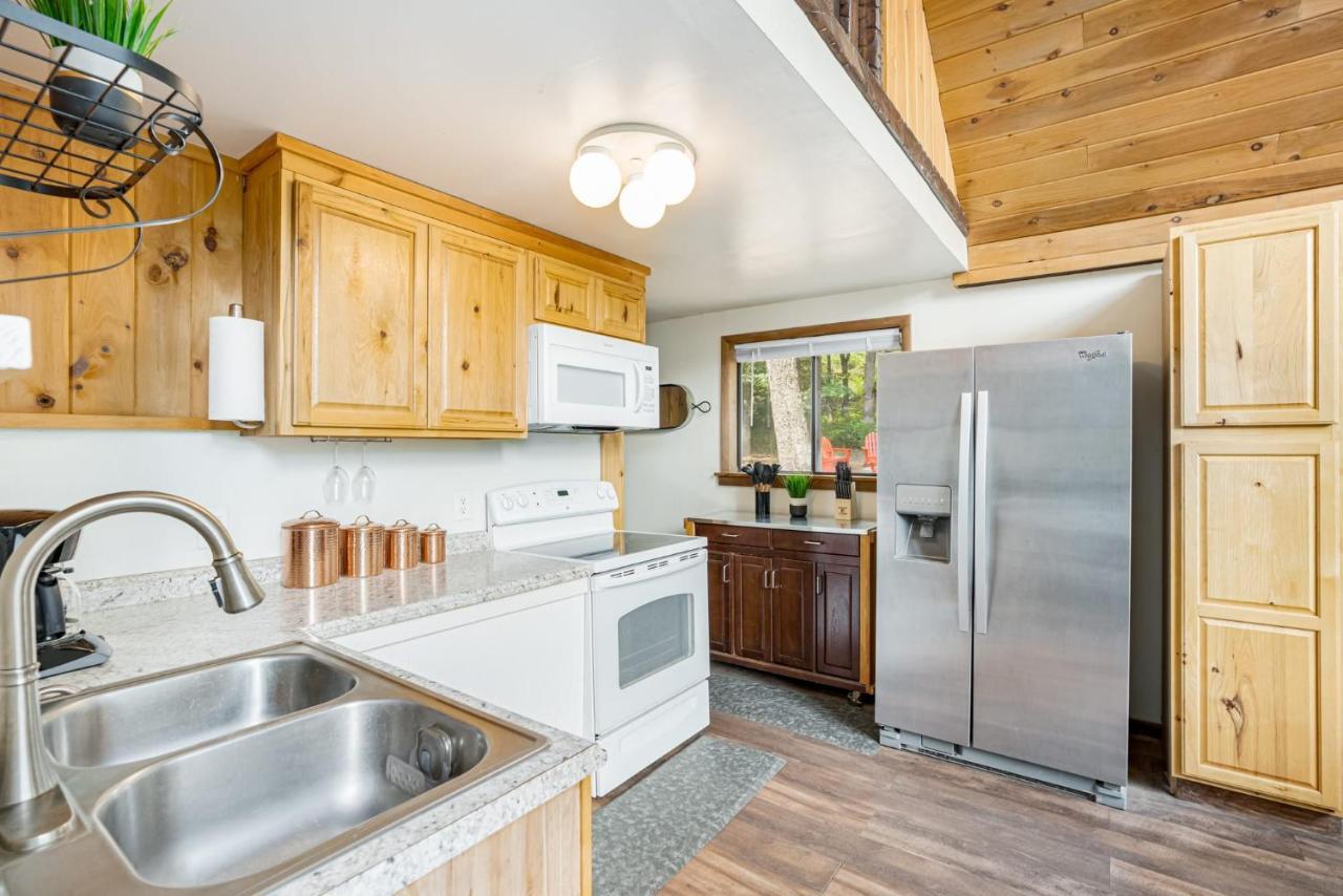 Quaint Loft Cabin W Hot Tub, Firepit, Deck & Grill Hedgesville Luaran gambar