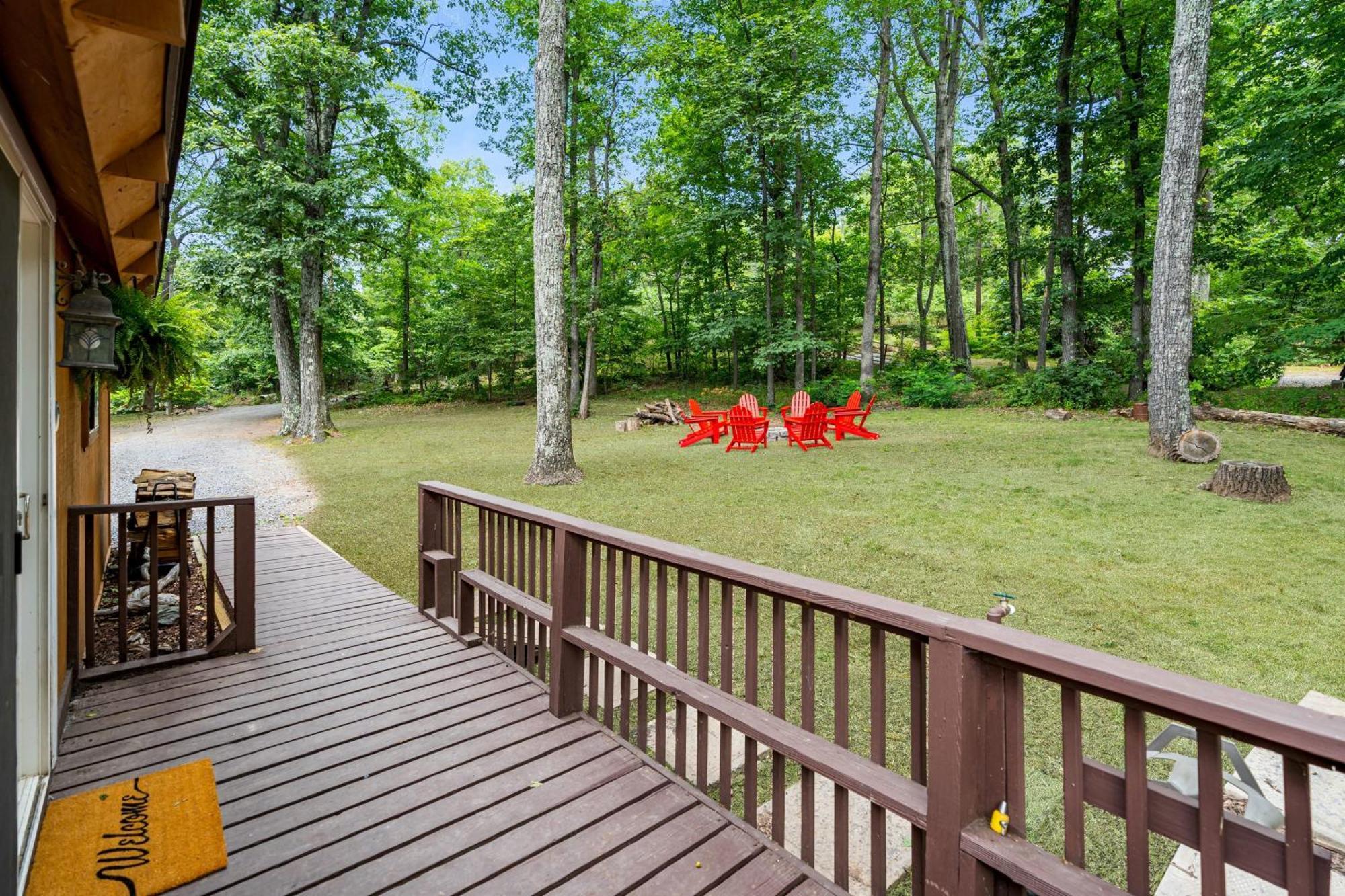 Quaint Loft Cabin W Hot Tub, Firepit, Deck & Grill Hedgesville Luaran gambar