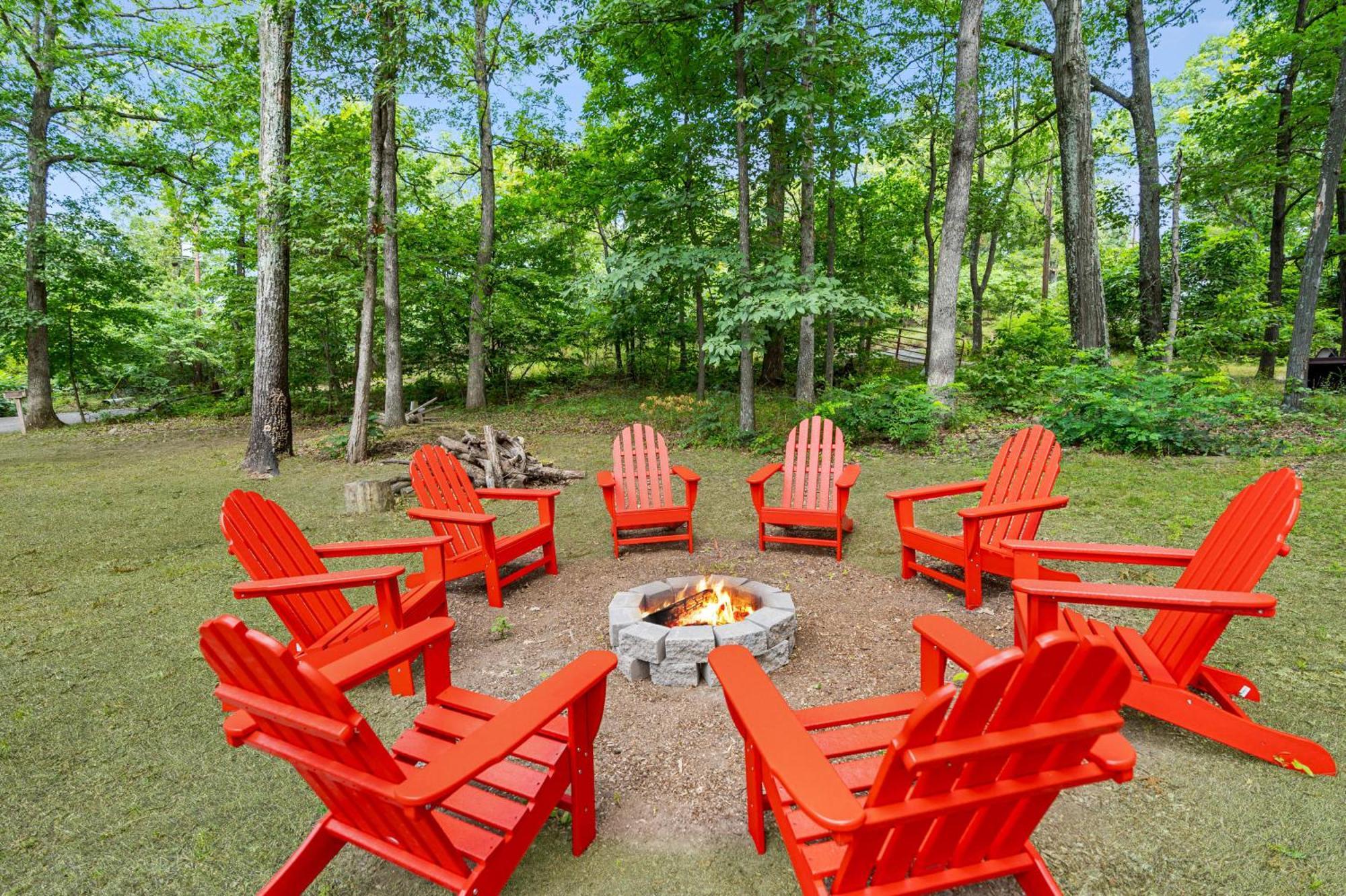 Quaint Loft Cabin W Hot Tub, Firepit, Deck & Grill Hedgesville Luaran gambar