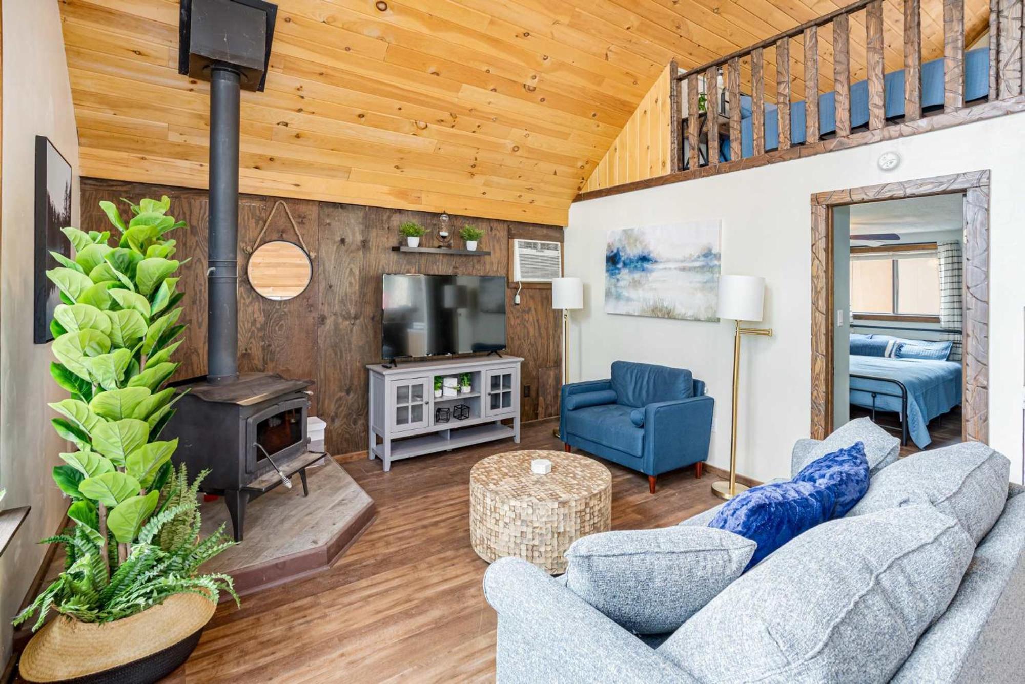 Quaint Loft Cabin W Hot Tub, Firepit, Deck & Grill Hedgesville Luaran gambar